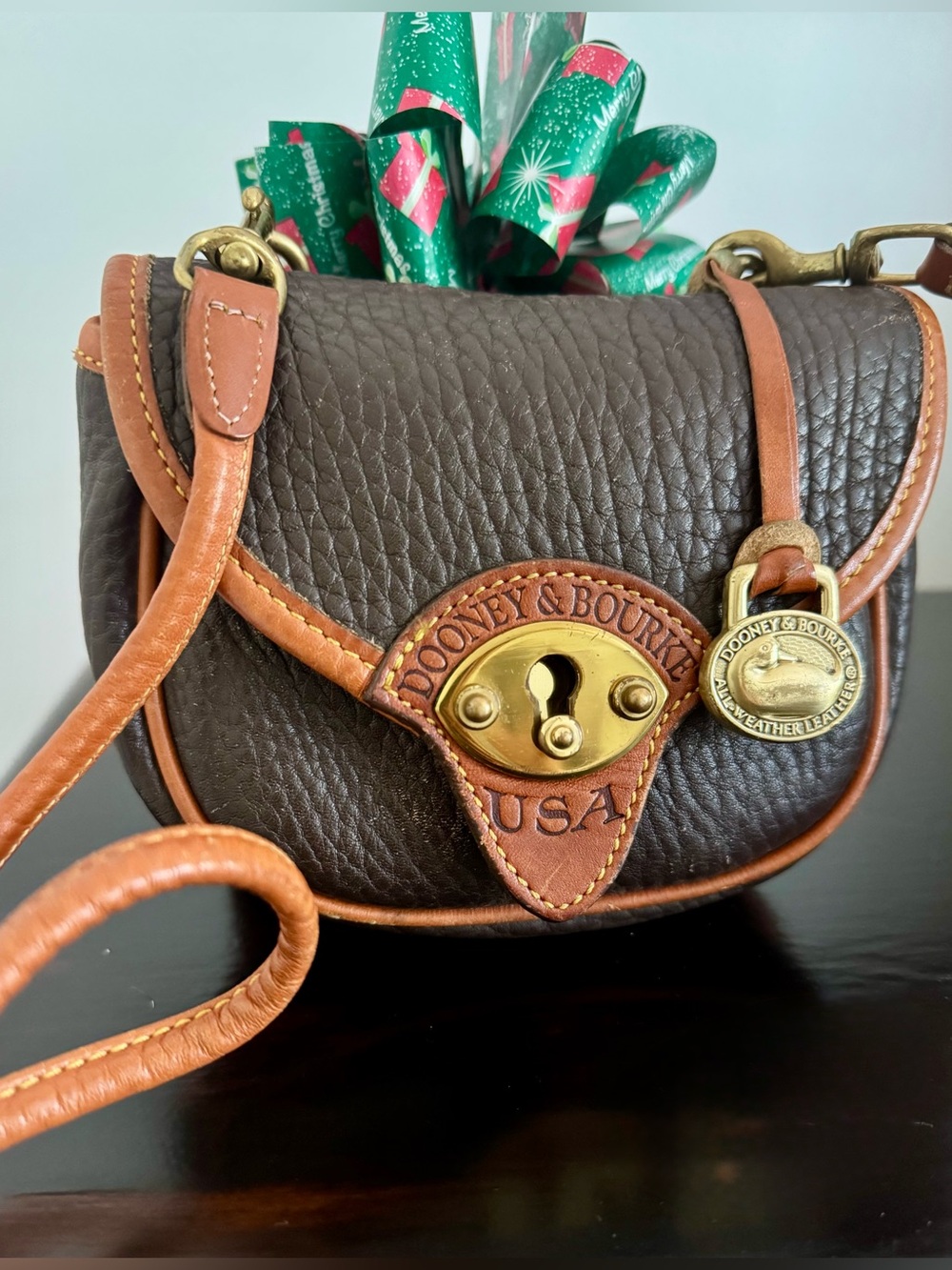 Vintage Dooney & Bourke AWL Turn Lock Crossbody Bag Shield Pocket Brass Fob